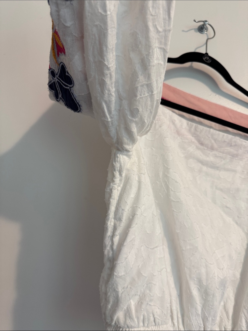 by Anthropologie White Embroidered Boho Top with Multicolor Puff Sleeve Detail - Picture 3 of 6